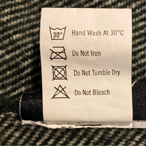 Origaudio Elliston Wool blend blanket with clip on carrier - Picture 11 of 16